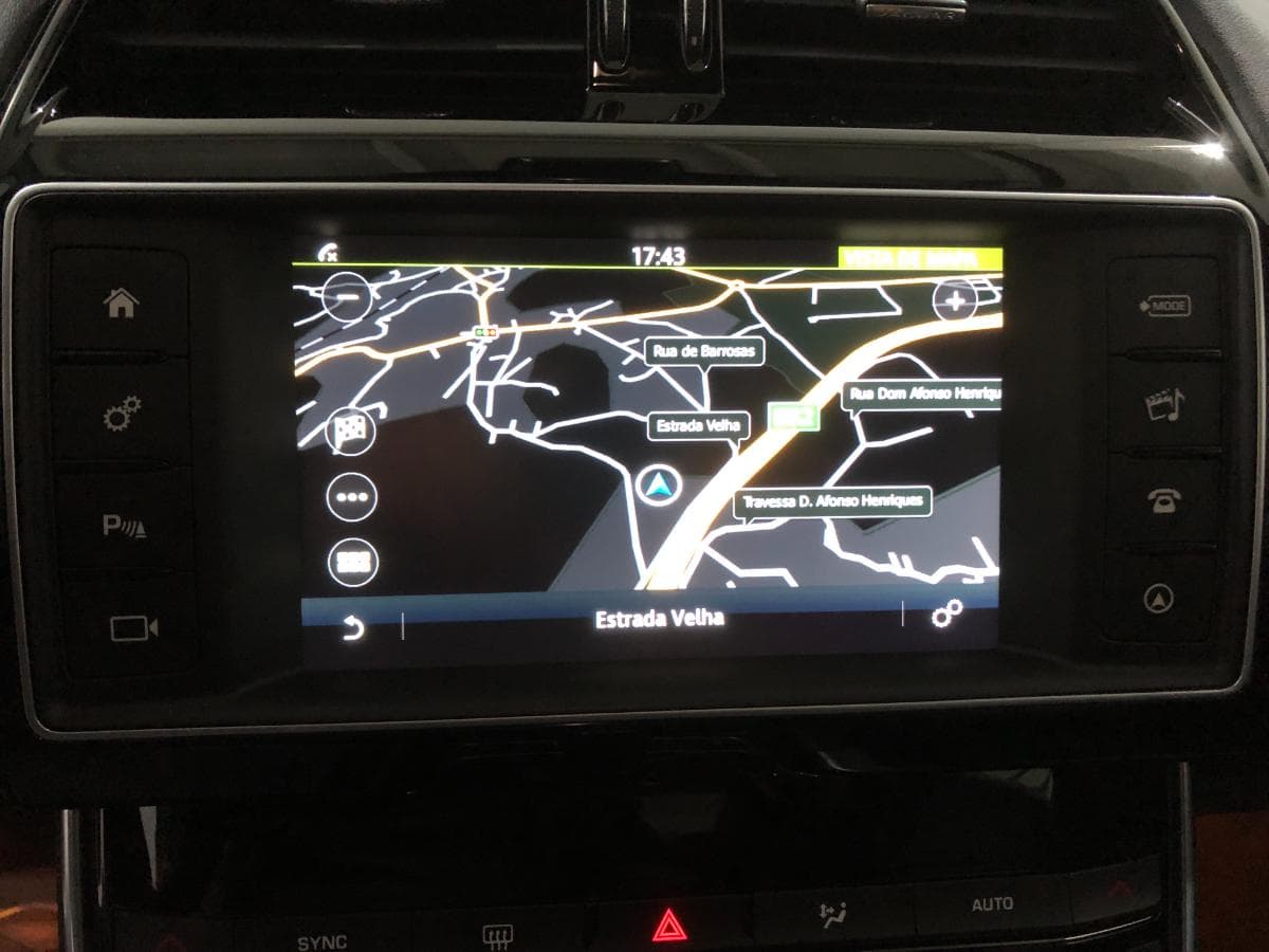 Jaguar XE 2.0 · Ano 2016 — imagen 29