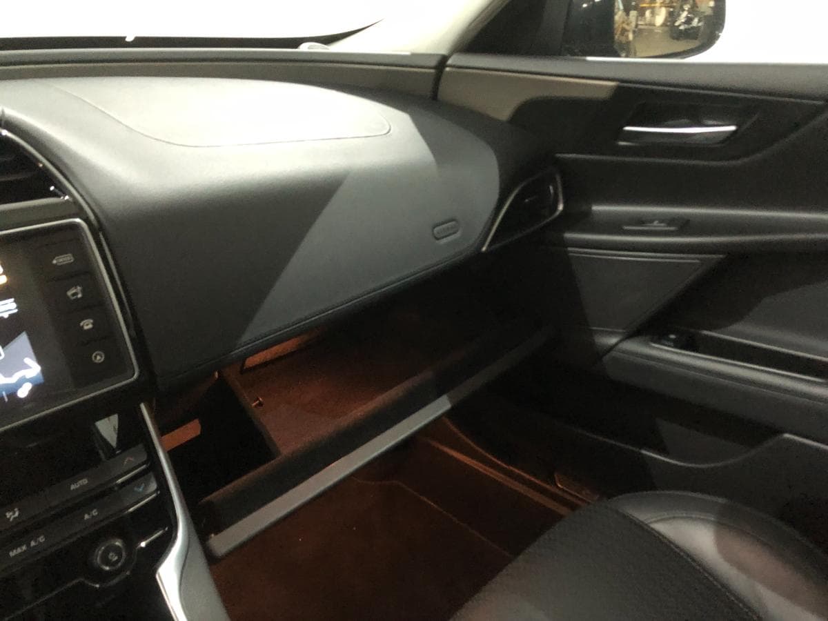 Jaguar XE 2.0 · Ano 2016 — imagen 30