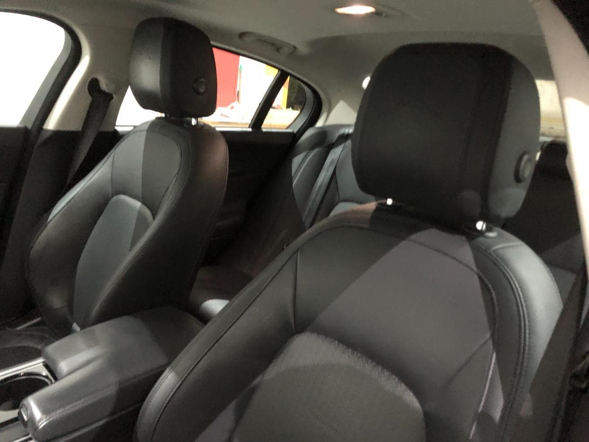 Jaguar XE 2.0 · Ano 2016 — imagen 33
