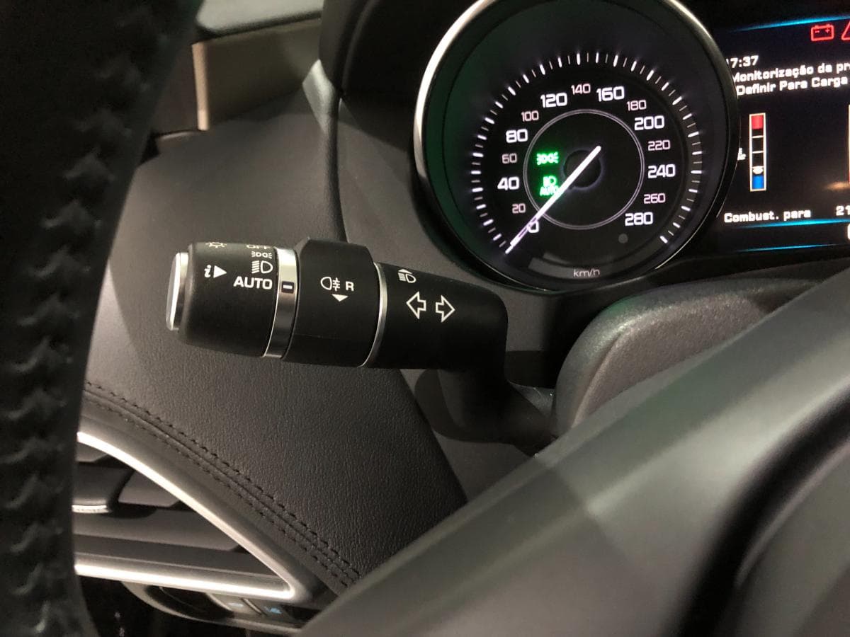Jaguar XE 2.0 · Ano 2016 — imagen 34