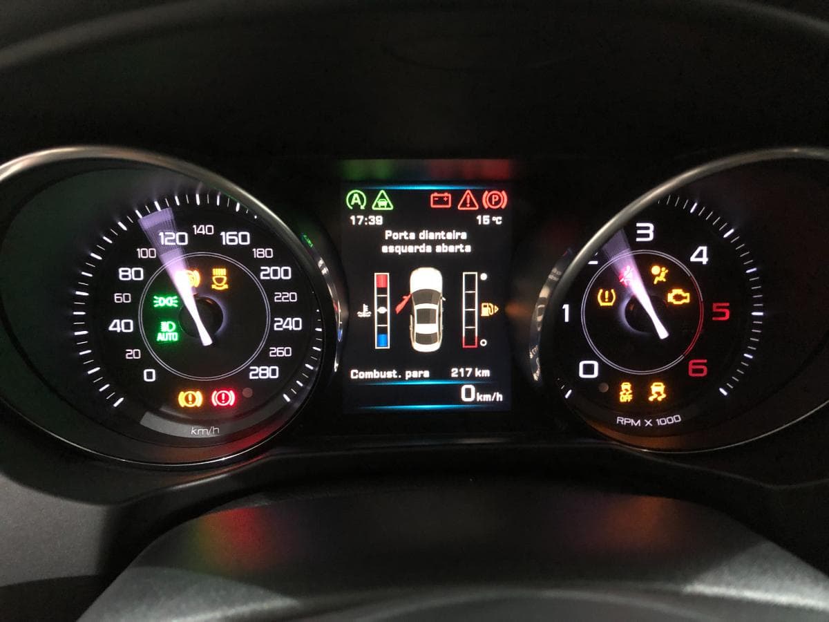 Jaguar XE 2.0 · Ano 2016 — imagen 36