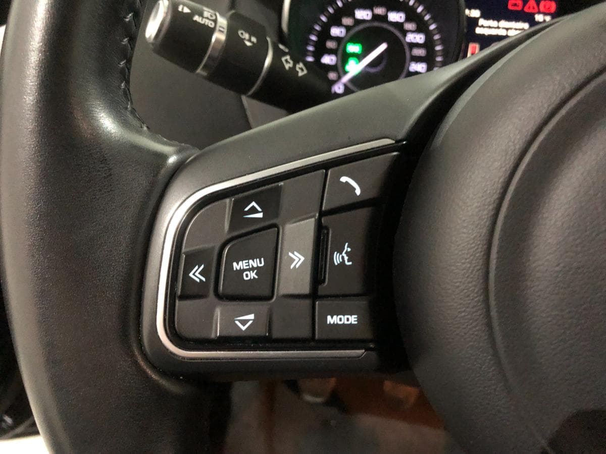 Jaguar XE 2.0 · Ano 2016 — imagen 38