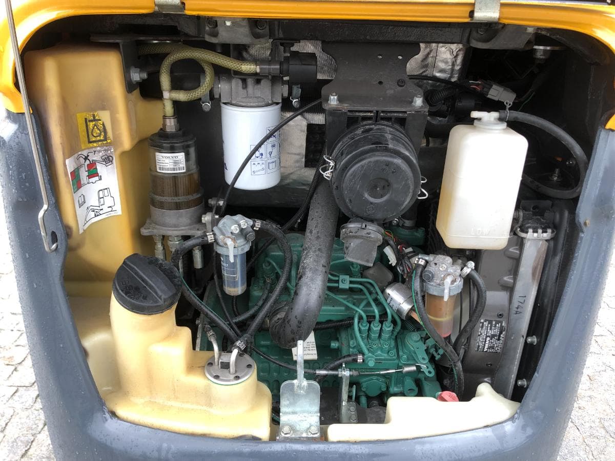 Mini Giratória Rastos Volvo EC15D — image 7