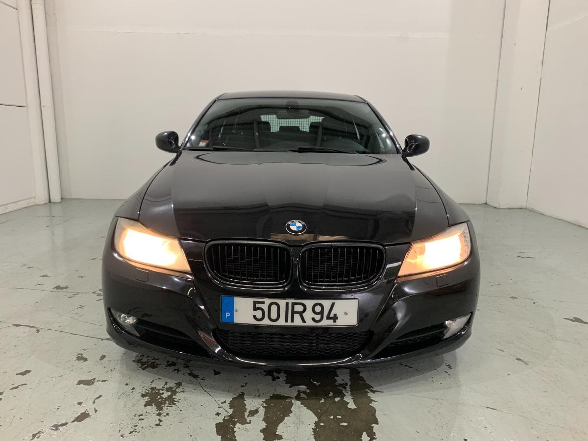 BMW 320D Touring Navigation Sport · Ano 2010 — imagem 2