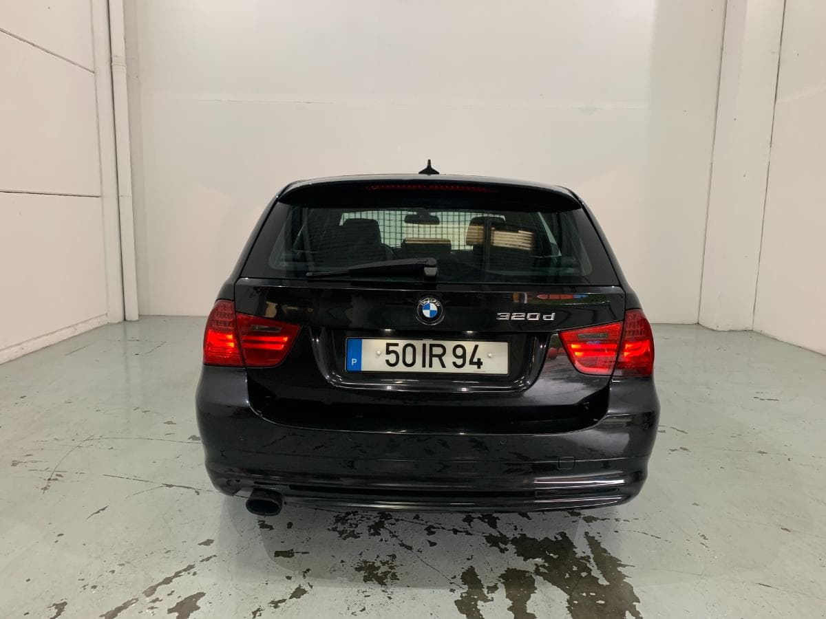 BMW 320D Touring Navigation Sport · Ano 2010 — imagem 6