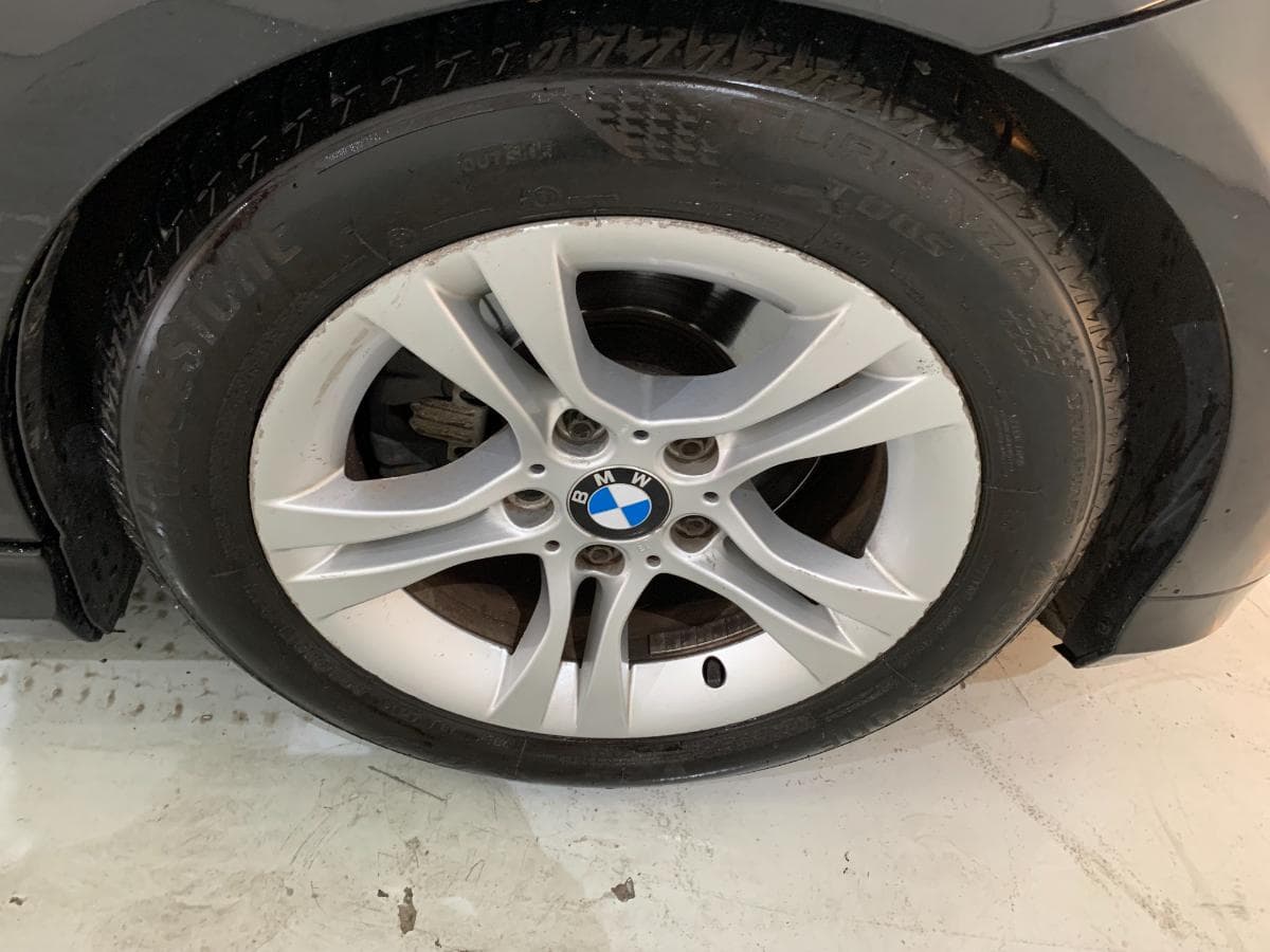 BMW 320D Touring Navigation Sport · Ano 2010 — imagem 11