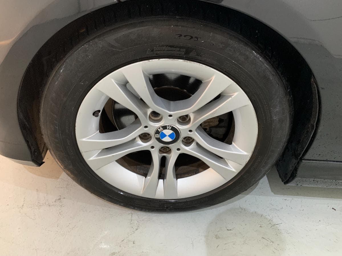 BMW 320D Touring Navigation Sport · Ano 2010 — imagem 14