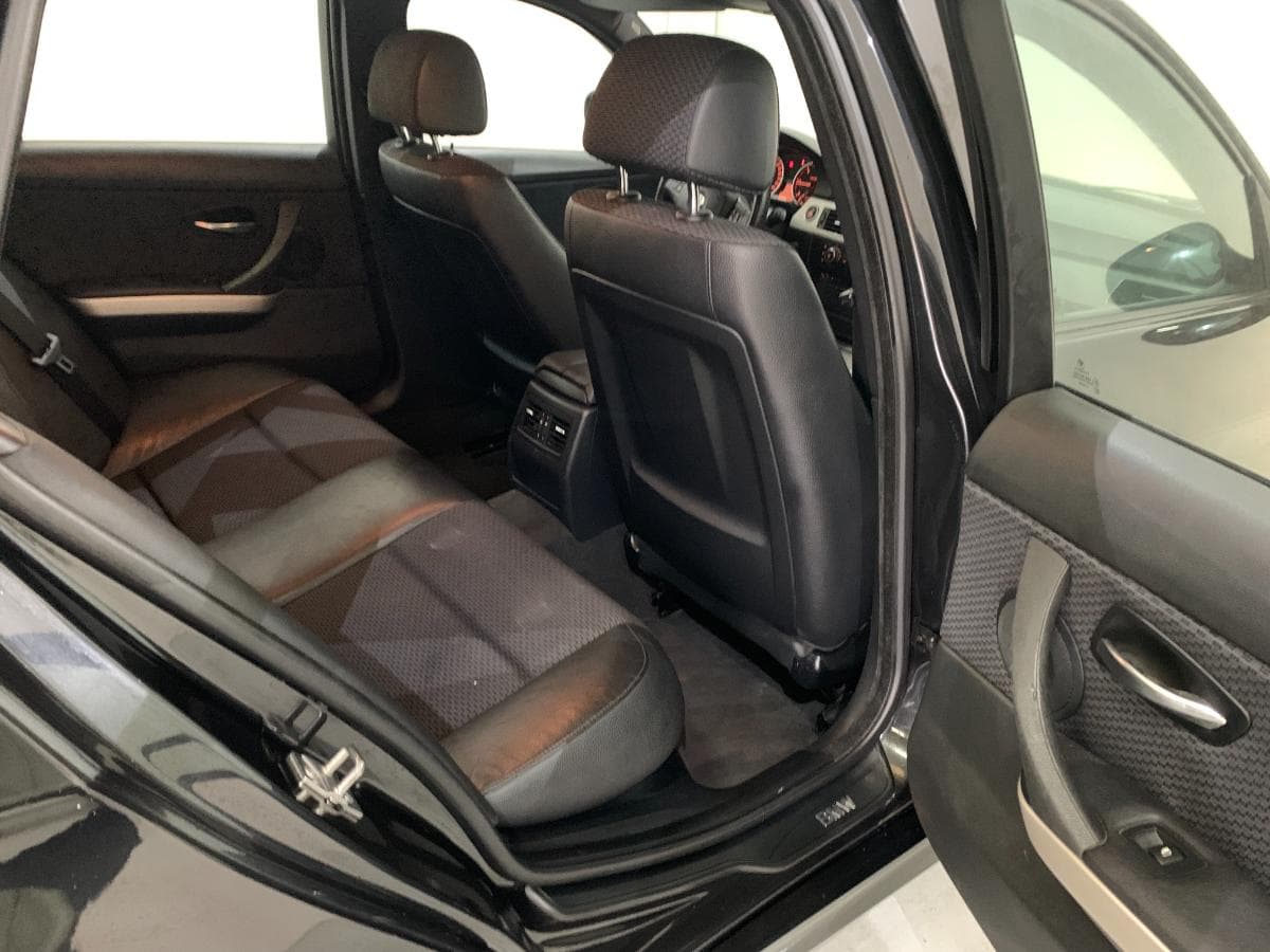BMW 320D Touring Navigation Sport · Ano 2010 — imagem 22