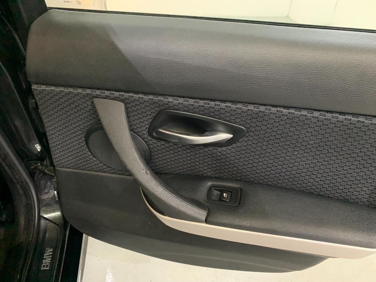 BMW 320D Touring Navigation Sport · Ano 2010 — imagem 23