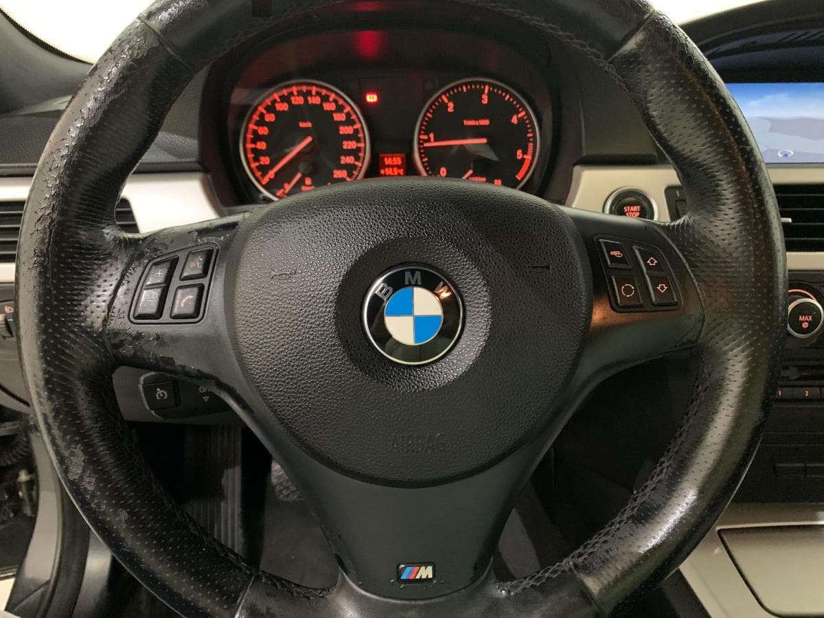 BMW 320D Touring Navigation Sport · Ano 2010 — imagem 39