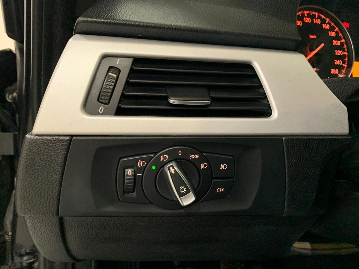 BMW 320D Touring Navigation Sport · Ano 2010 — imagem 42