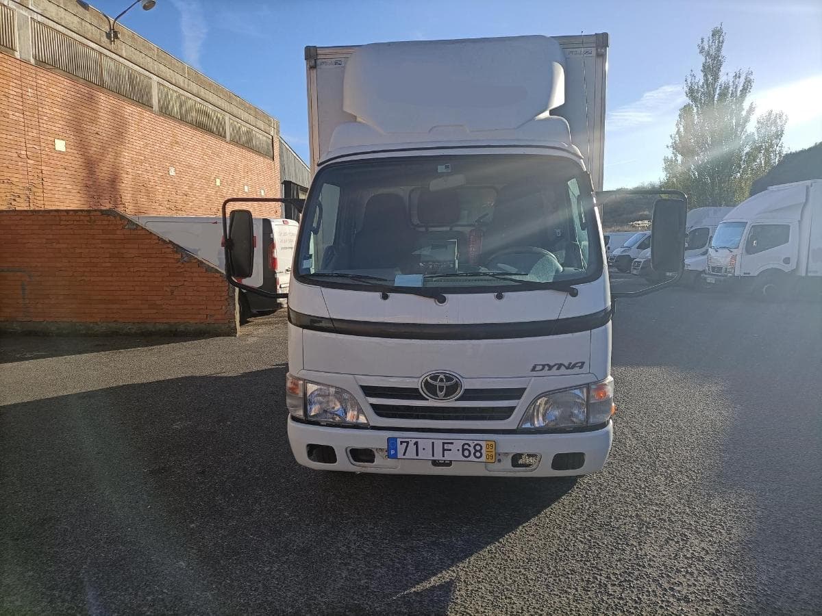 Toyota Dyna 35.33 D4D · Ano 2009 · Plataforma Elevatória — imagen 1
