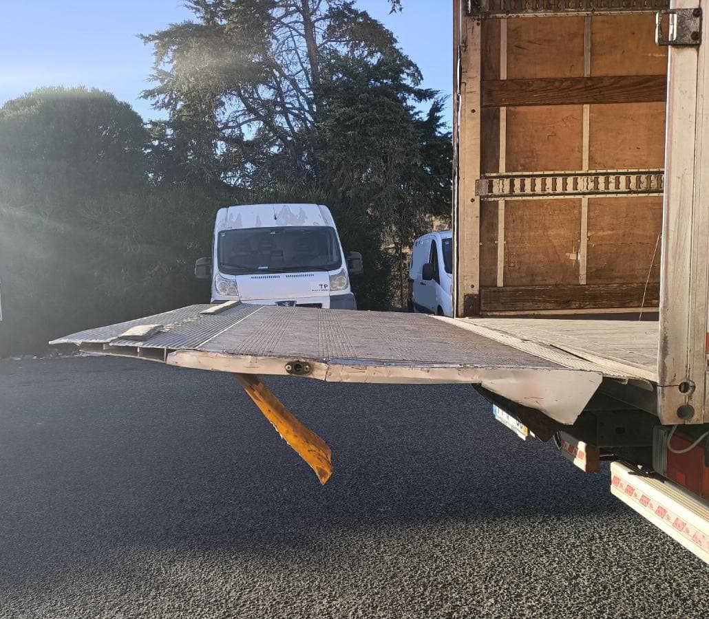 Toyota Dyna 35.33 D4D · Ano 2009 · Plataforma Elevatória — imagen 10