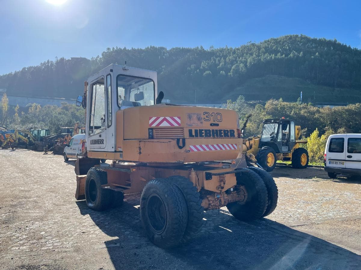Escavadora Rodas Liebherr A310 B — imagem 3
