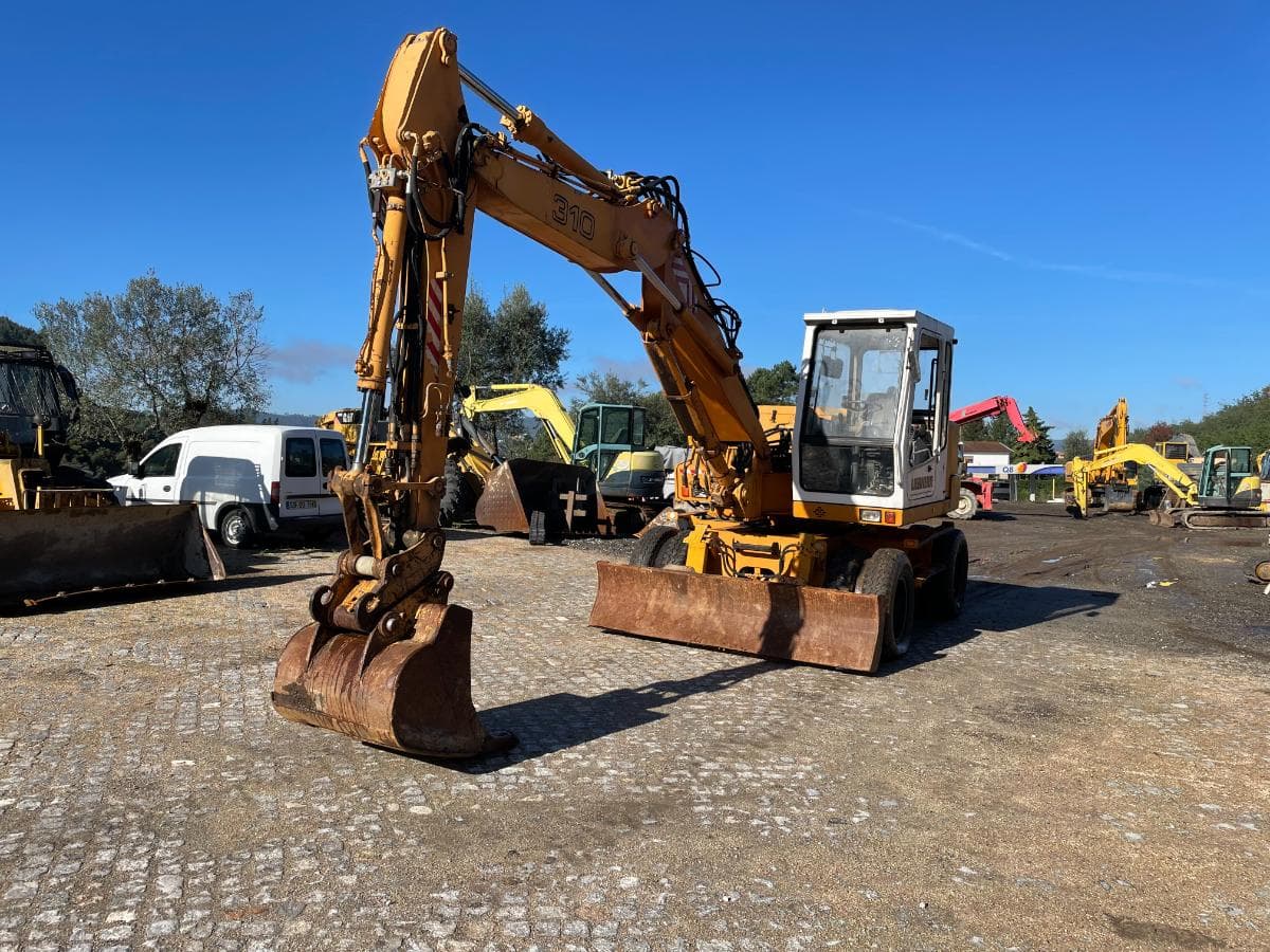 Escavadora Rodas Liebherr A310 B — imagem 1
