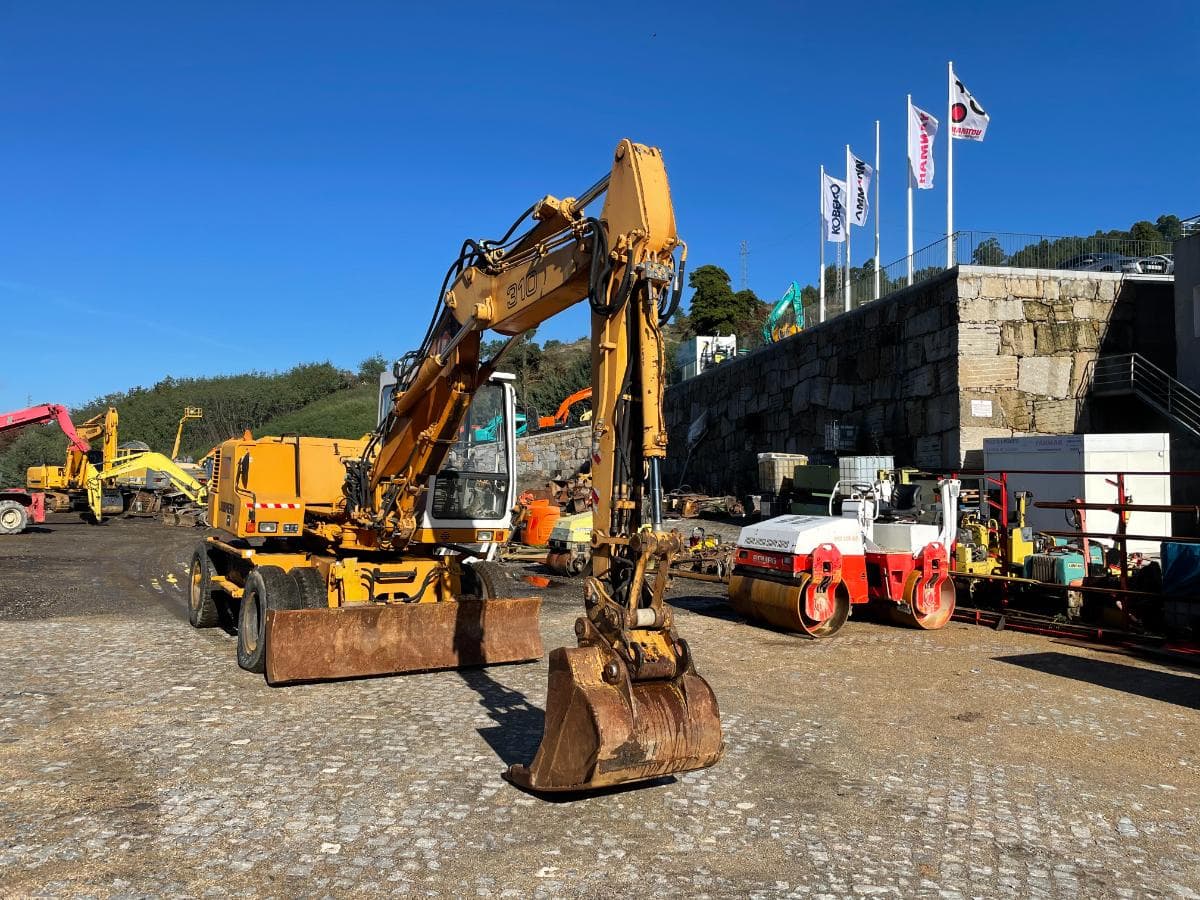 Escavadora Rodas Liebherr A310 B — imagem 2