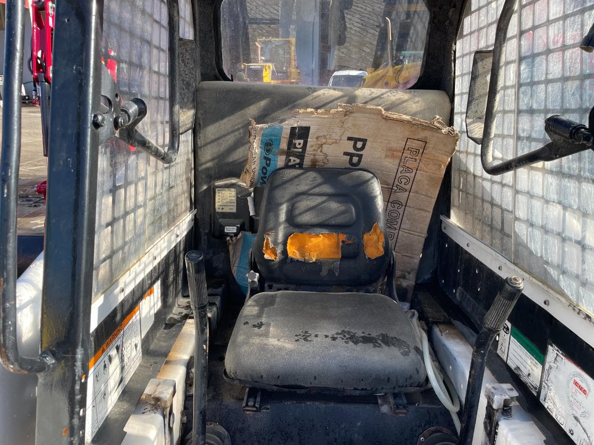 Mini Pá Carregadora Bobcat 553 — imagem 6