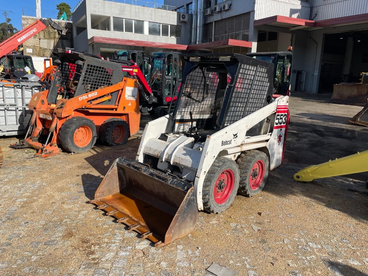 Mini Pá Carregadora Bobcat 553 — imagem 2