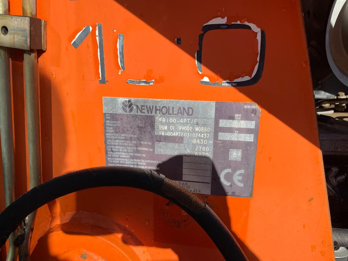 Retroescavadora New Holland FB100 — imagem 9
