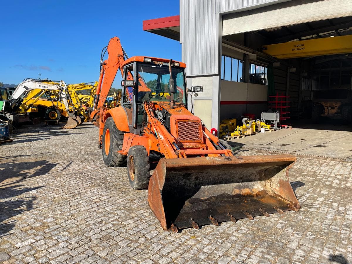 Retroescavadora New Holland FB100 — imagem 4