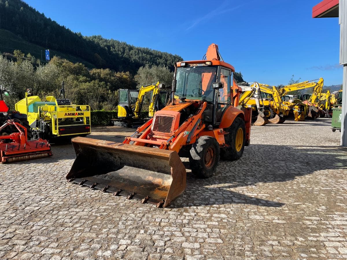 Retroescavadora New Holland FB100 — imagem 5