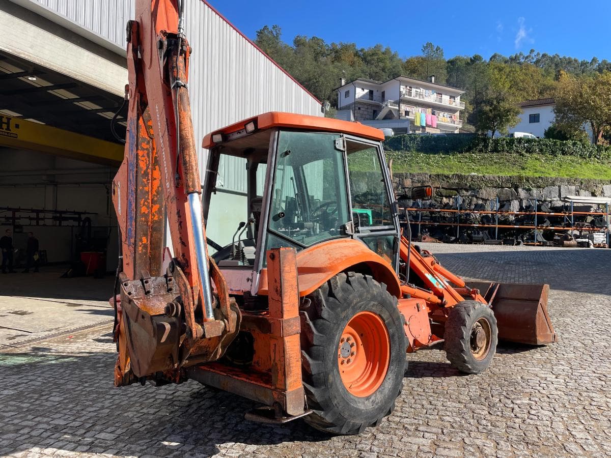 Retroescavadora New Holland FB100 — imagem 3