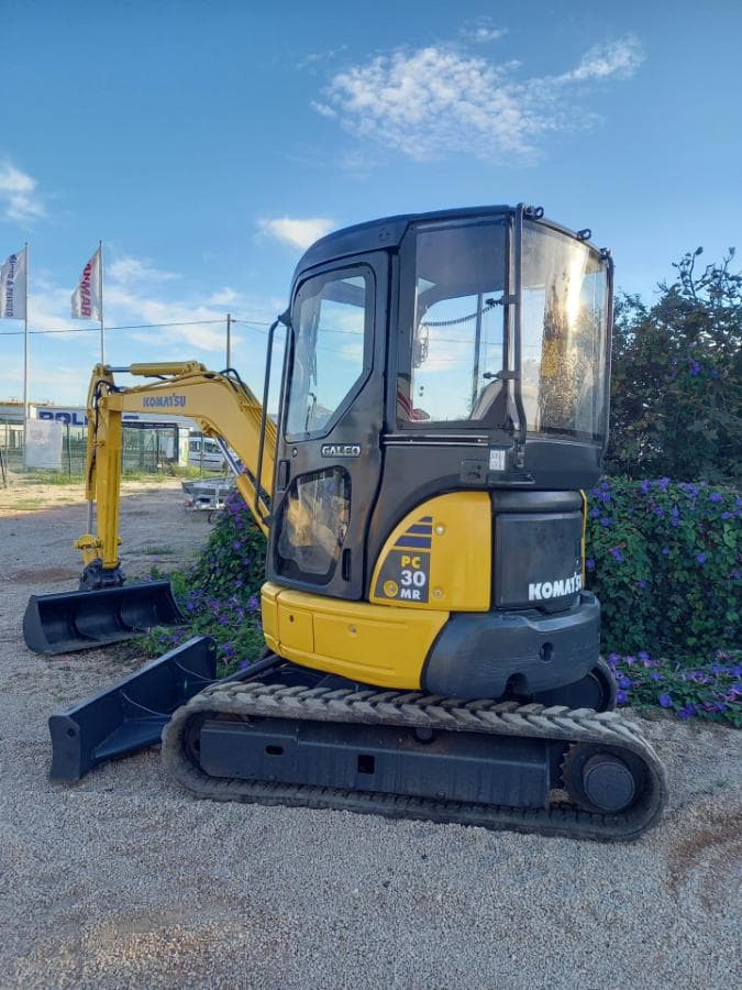 Mini Giratória Komatsu PC 30 — imagem 1