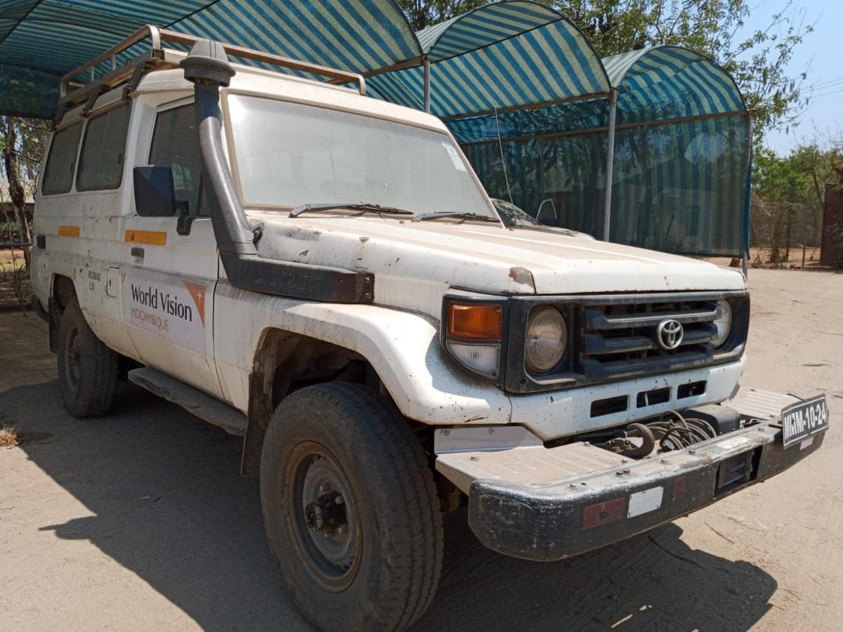 Toyota Land Cruiser ·