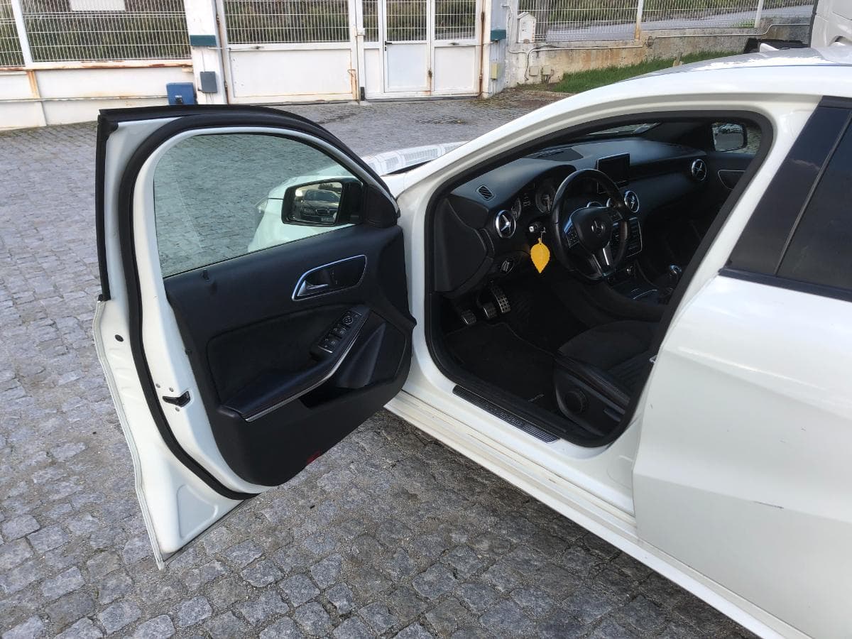 Mercedes-Benz A 180CDI · Ano 2015 — imagen 22
