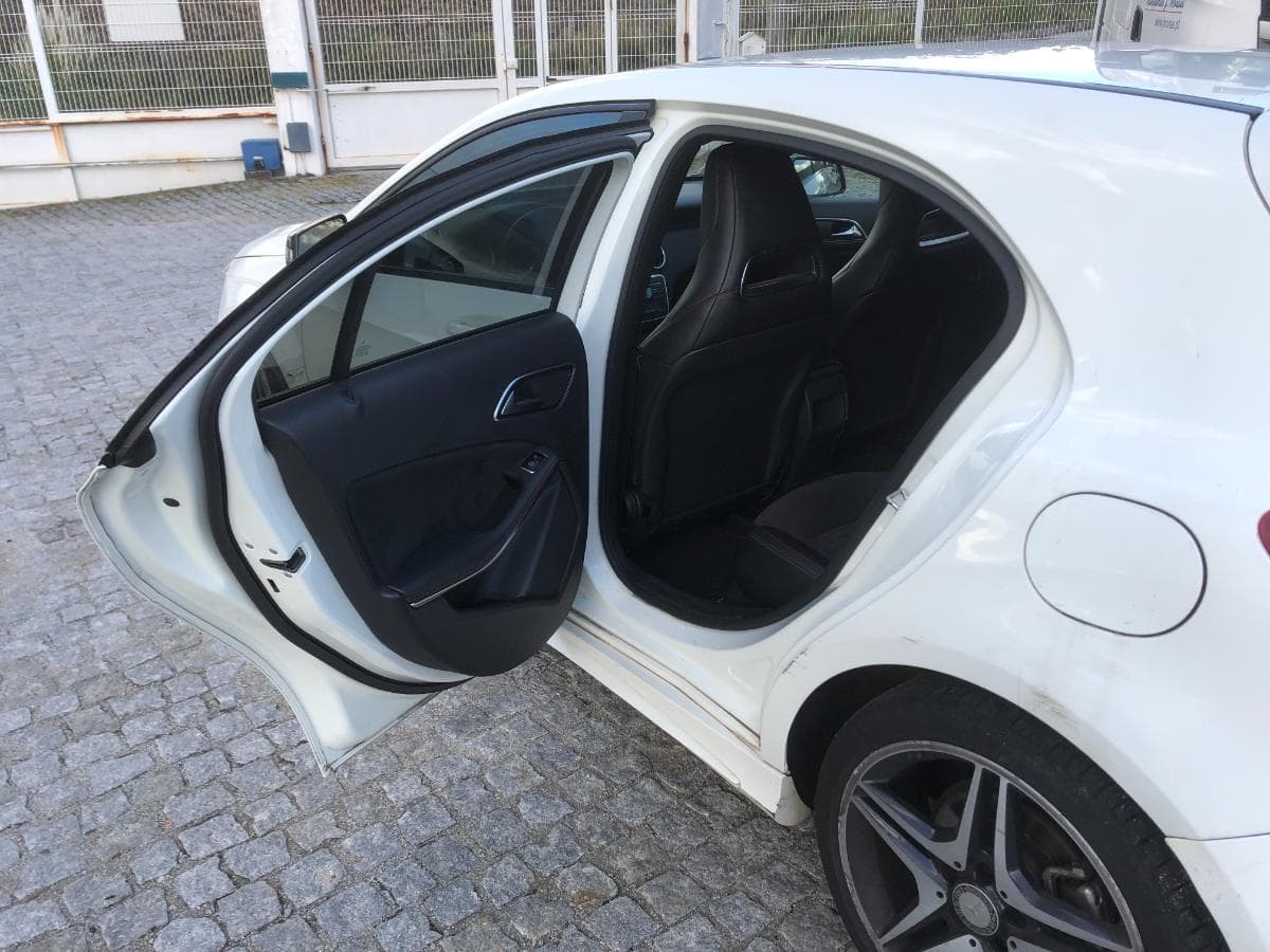 Mercedes-Benz A 180CDI · Ano 2015 — imagen 25