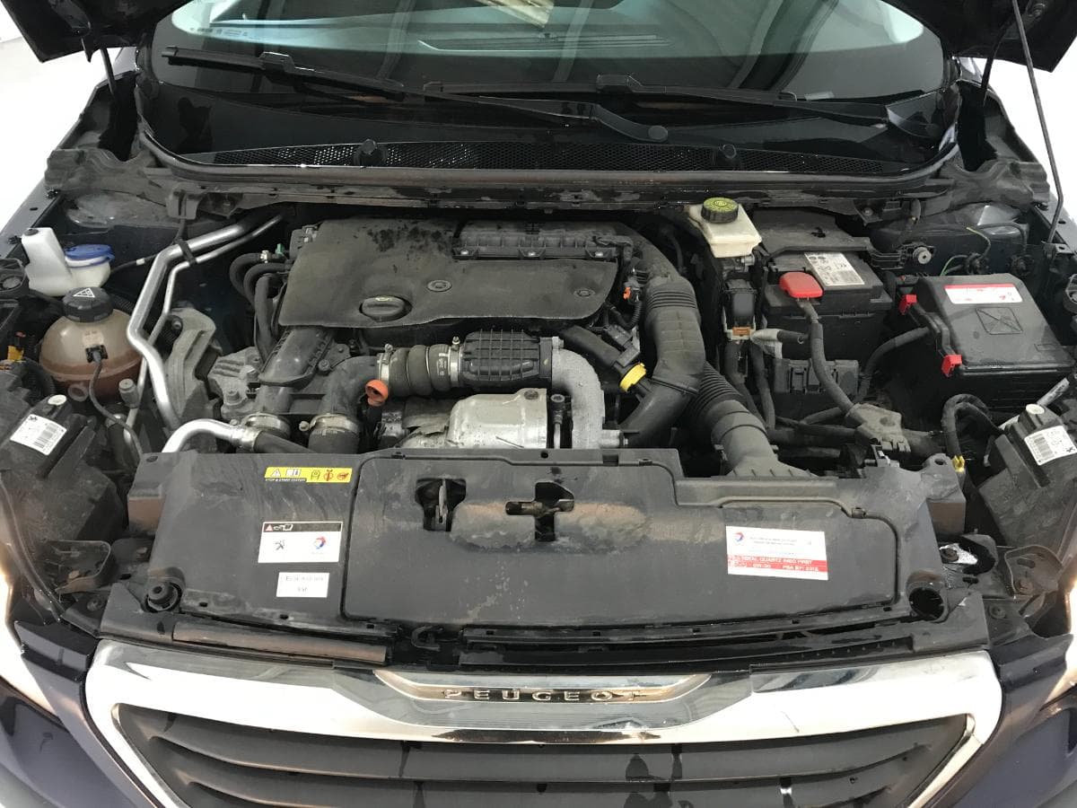 Peugeot 308 1.6 Blue HDI · Ano 2015 — imagem 4