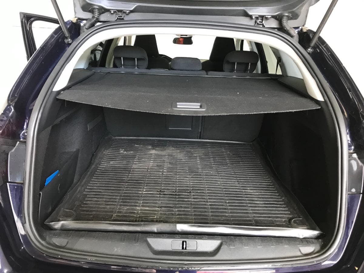 Peugeot 308 1.6 Blue HDI · Ano 2015 — imagem 11