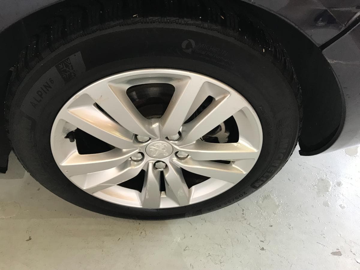 Peugeot 308 1.6 Blue HDI · Ano 2015 — imagem 25