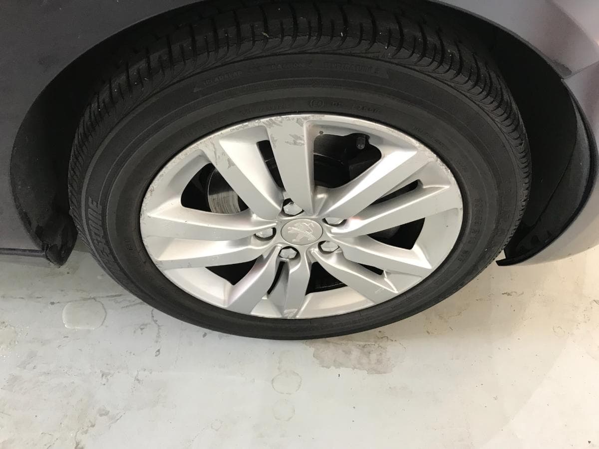 Peugeot 308 1.6 Blue HDI · Ano 2015 — imagem 26