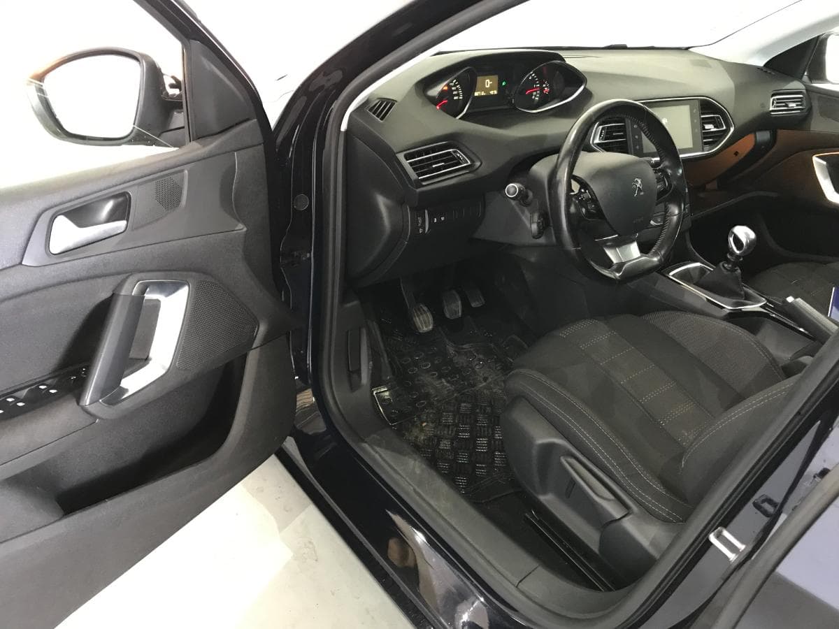 Peugeot 308 1.6 Blue HDI · Ano 2015 — imagem 30