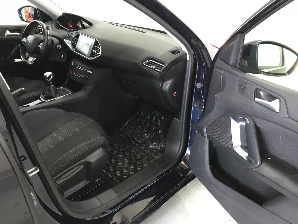 Peugeot 308 1.6 Blue HDI · Ano 2015 — imagem 31
