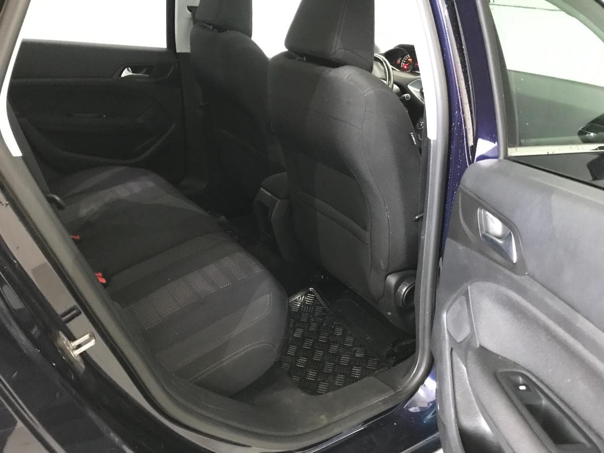 Peugeot 308 1.6 Blue HDI · Ano 2015 — imagem 33