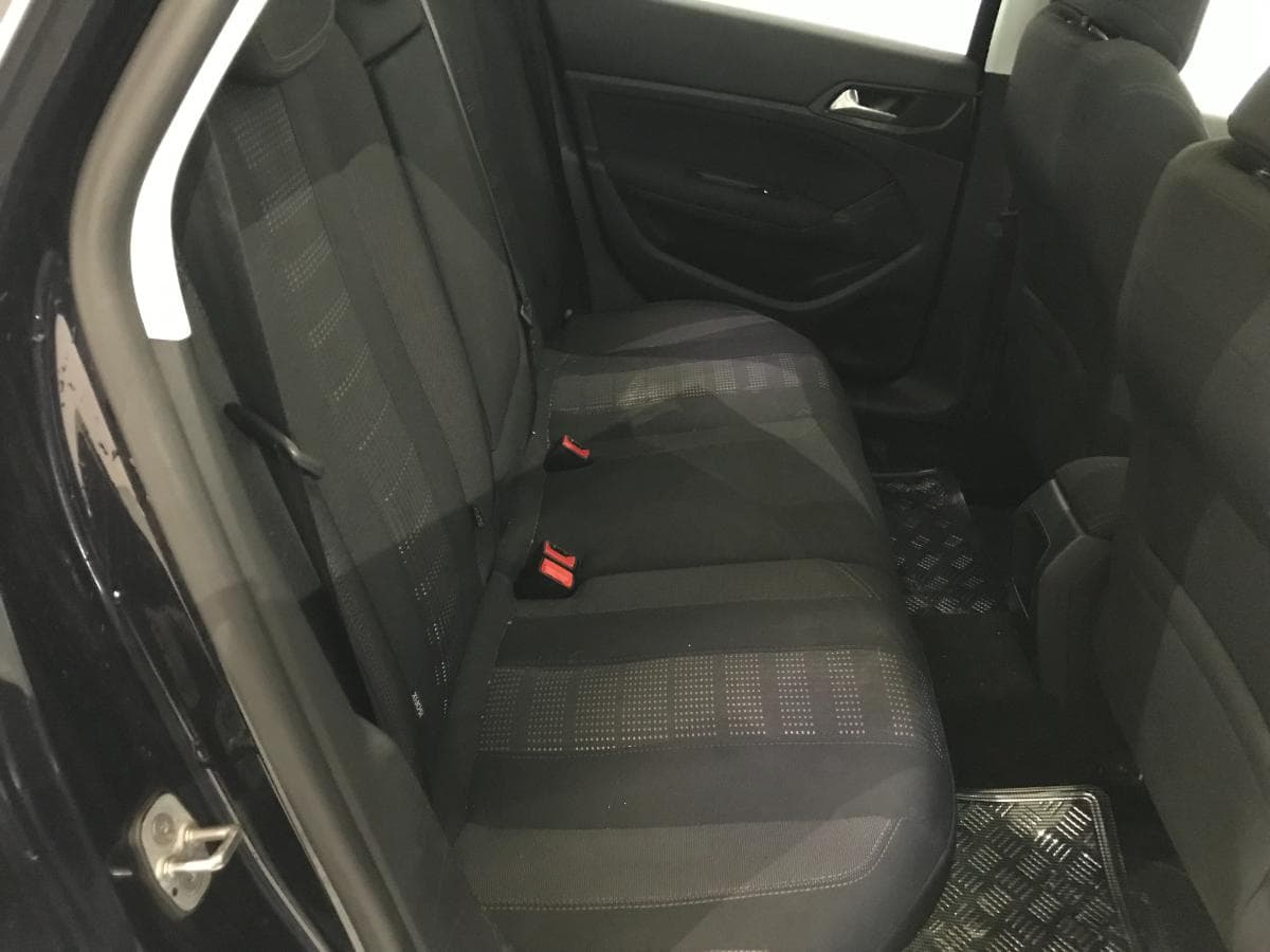 Peugeot 308 1.6 Blue HDI · Ano 2015 — imagem 35