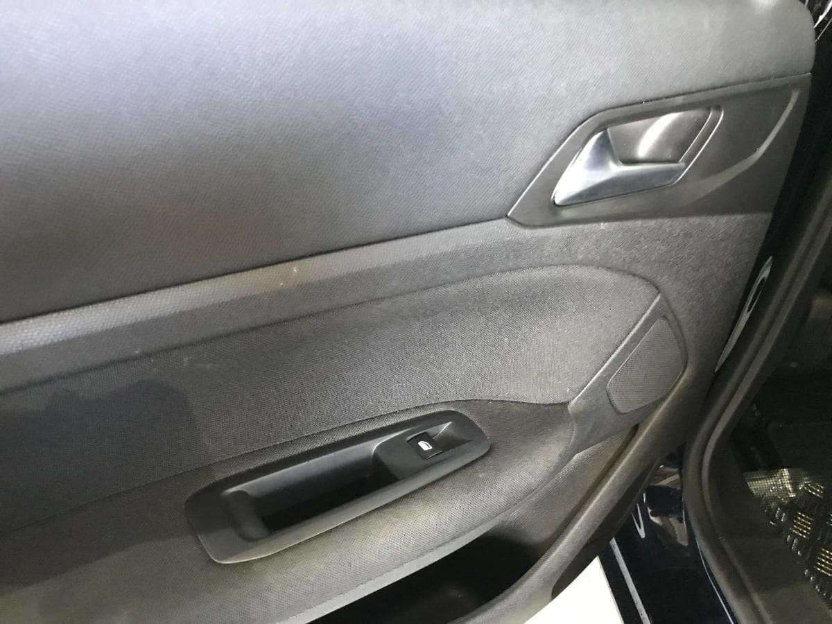Peugeot 308 1.6 Blue HDI · Ano 2015 — imagem 37