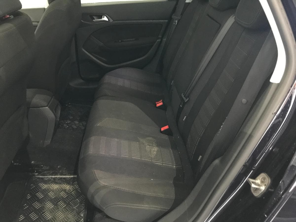 Peugeot 308 1.6 Blue HDI · Ano 2015 — imagem 38
