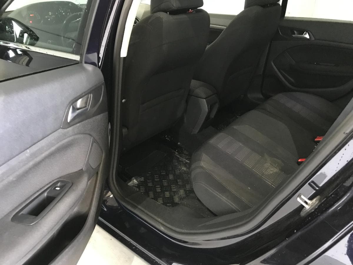 Peugeot 308 1.6 Blue HDI · Ano 2015 — imagem 39