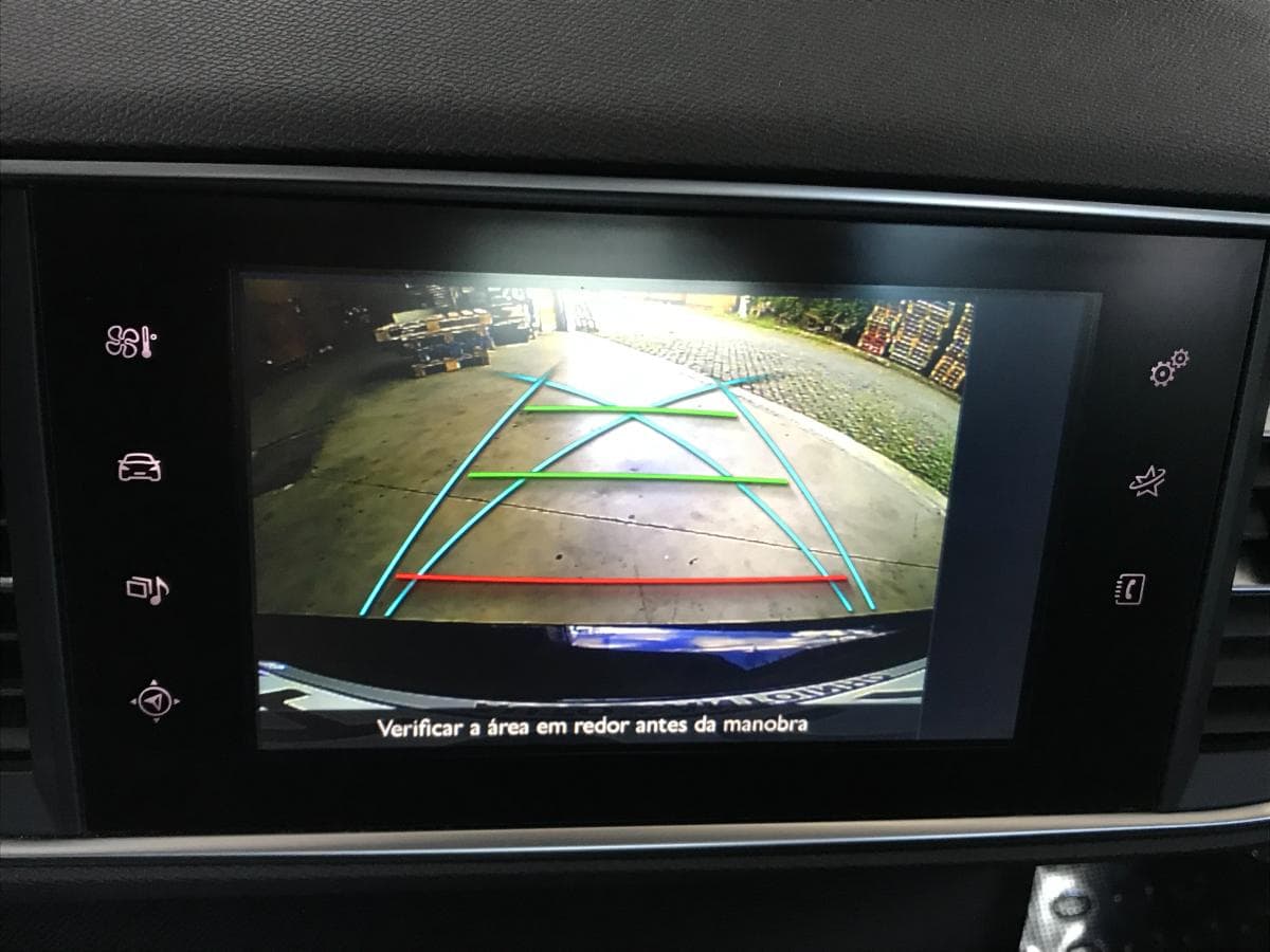 Peugeot 308 1.6 Blue HDI · Ano 2015 — imagem 40
