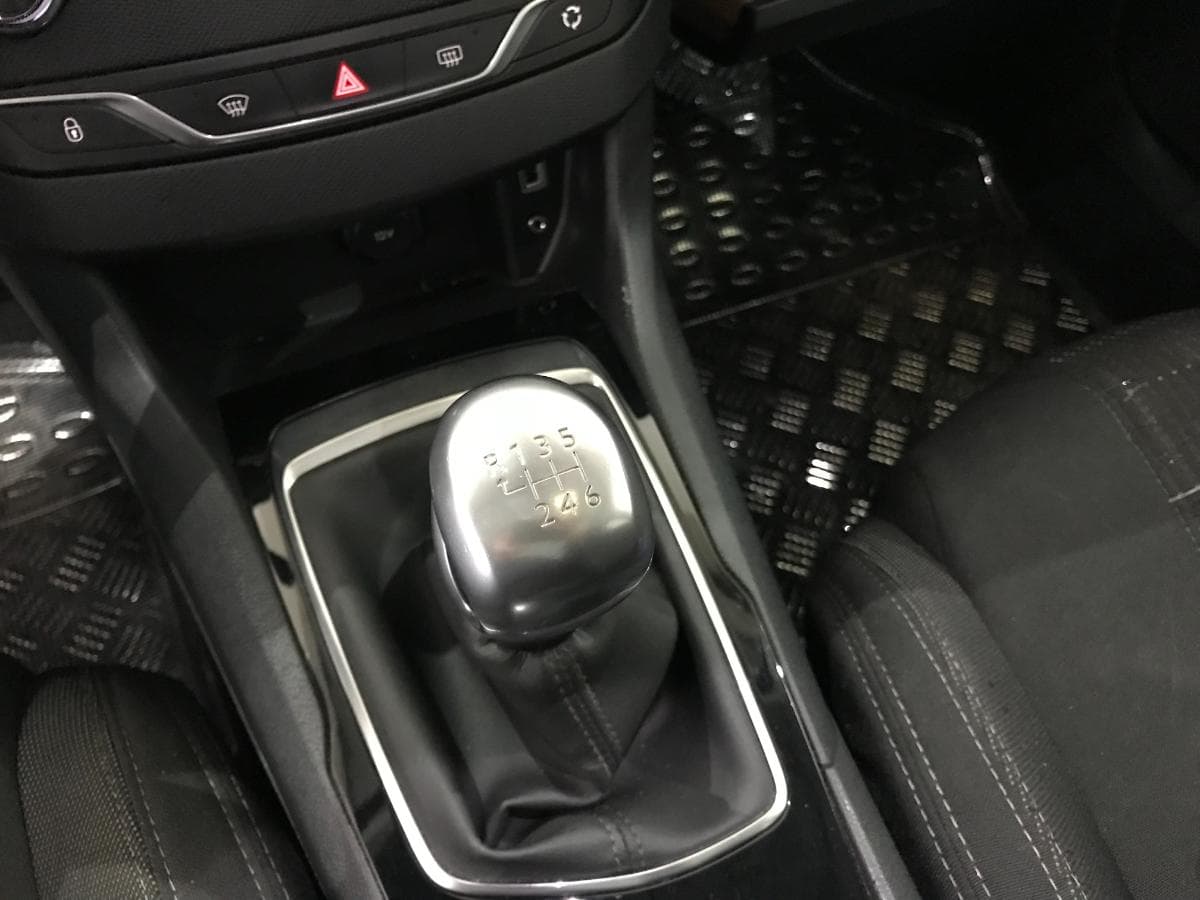 Peugeot 308 1.6 Blue HDI · Ano 2015 — imagem 41