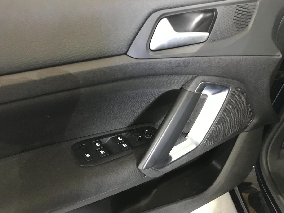Peugeot 308 1.6 Blue HDI · Ano 2015 — imagem 46