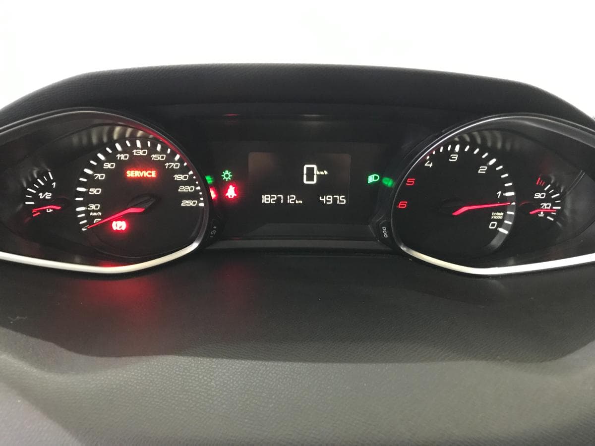 Peugeot 308 1.6 Blue HDI · Ano 2015 — imagem 47