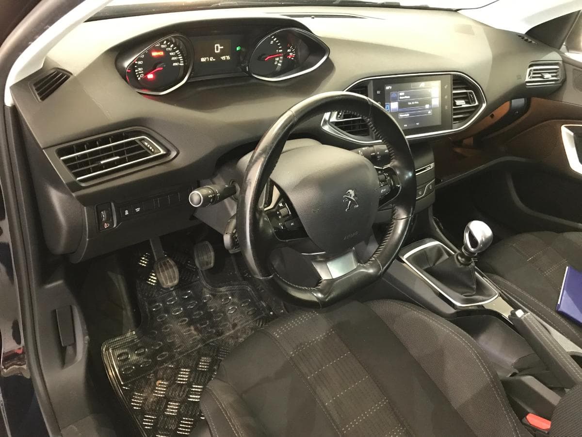 Peugeot 308 1.6 Blue HDI · Ano 2015 — imagem 44