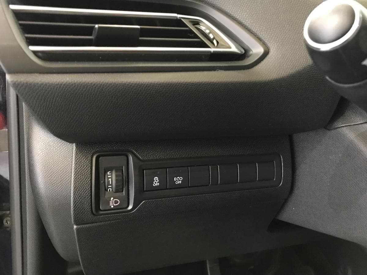 Peugeot 308 1.6 Blue HDI · Ano 2015 — imagem 48