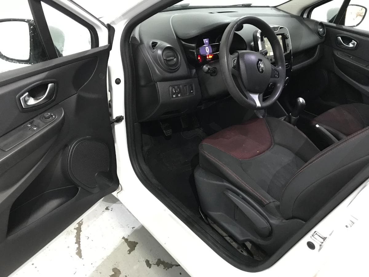 Renault Clio 1.5 DCI · Ano 2016 — image 22