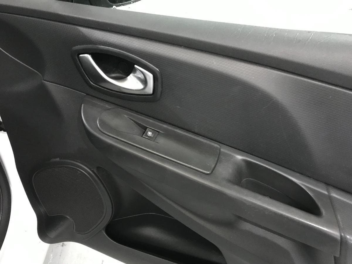 Renault Clio 1.5 DCI · Ano 2016 — image 23