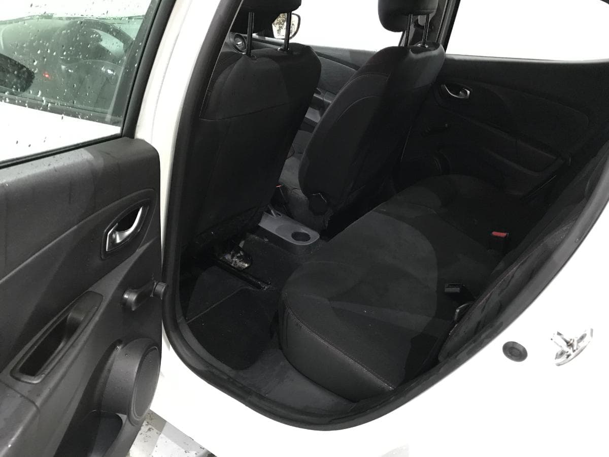 Renault Clio 1.5 DCI · Ano 2016 — image 24
